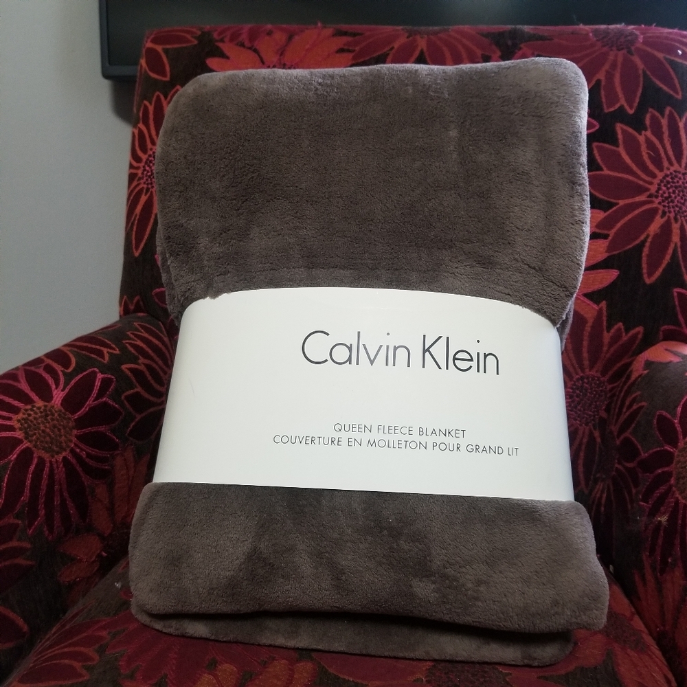 🆕️ Calvin Klein Queen Fleece Blanket. (90" x 90").